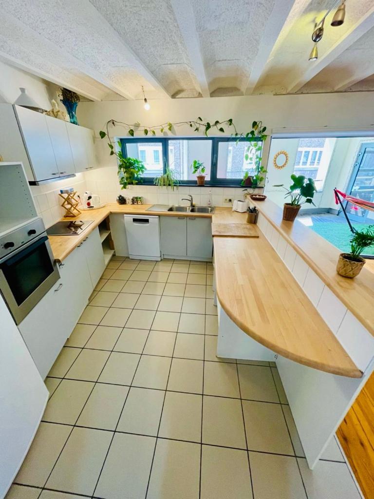 Down Town Oasis-Spacious Loft With Private Parking بروكسل المظهر الخارجي الصورة